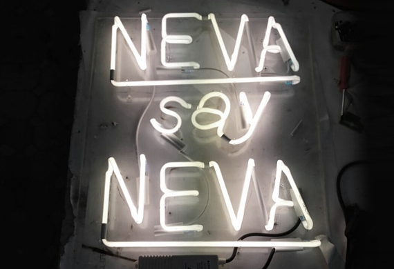 Неоновая надпись NEVA say NEVA